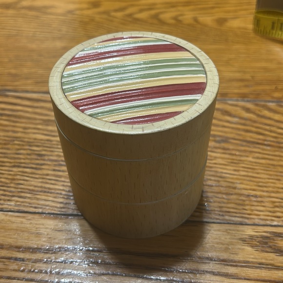 Vintage Trinket box by Gloria Vanderbilt Home.  Geranium Stripe pattern. - Picture 2 of 6